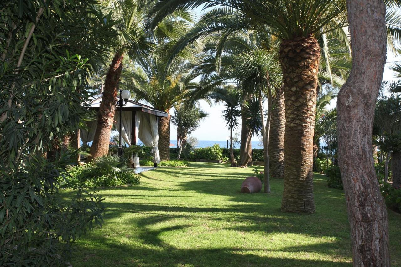 Ballos Apartments Nea Makri Exterior photo